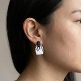 Line Marked Enamel Leaf Stud Earrings - No. 46