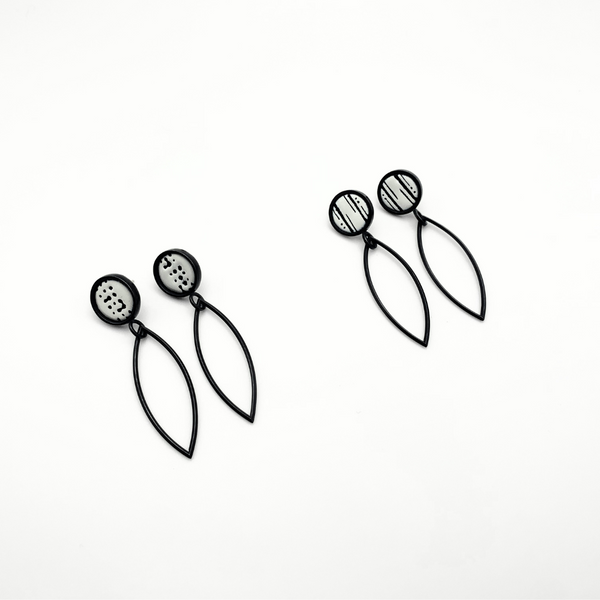 Enamel Line & Dot Marked Long Leaf Earrings - No. 58