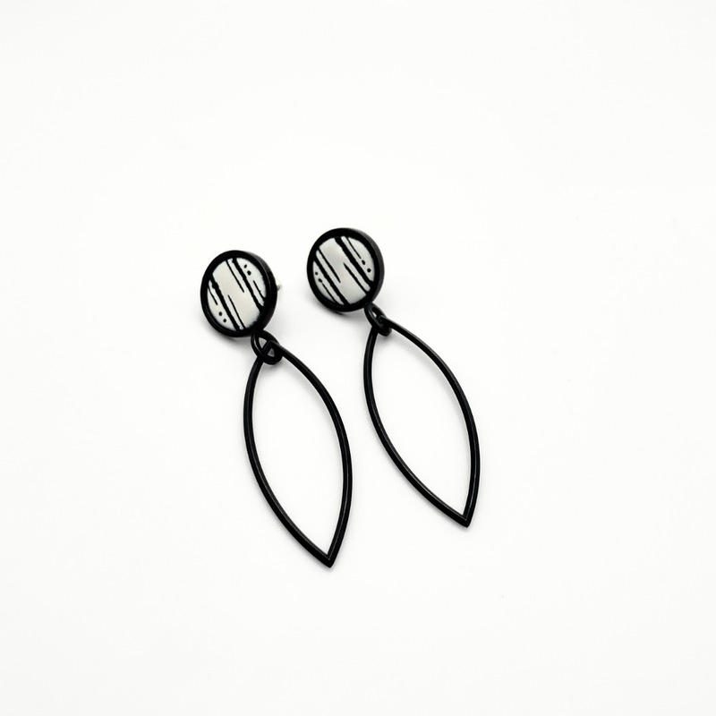 Enamel Line & Dot Marked Long Leaf Earrings - No. 58