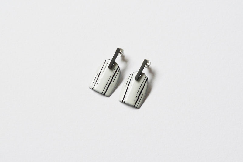 Line & Dot Marked Enamel Bar Stud Earrings - No. 59