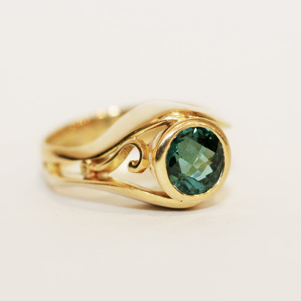 18ct Gold and Green Tourmaline Contour Ring